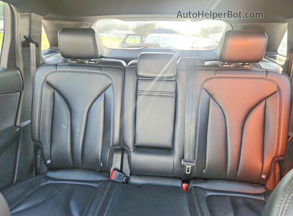 2LMPJ8JR8HBL37033 2017 LINCOLN MKX White Vista de los asientos traseros
