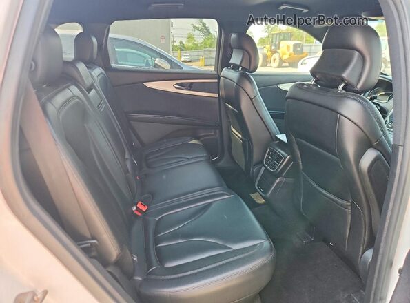 2LMPJ8JR8HBL37033 2017 LINCOLN MKX White Vista interior trasera