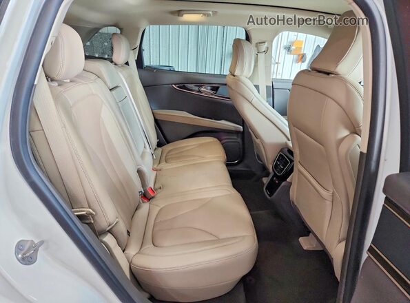 2LMPJ8K91PBL02170 2023 LINCOLN NAUTILUS White Widok tylnych siedzeń