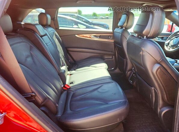 2LMPJ8K93LBL09924 2020 LINCOLN NAUTILUS Red უკანა სალონის ხედი