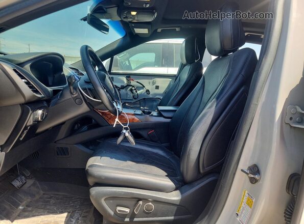 2LMPJ8K94LBL30863 2020 LINCOLN NAUTILUS Gray Вид салону спереду