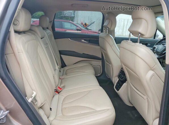 2LMPJ8K96KBL58548 2019 LINCOLN NAUTILUS Tan Vista interior trasera
