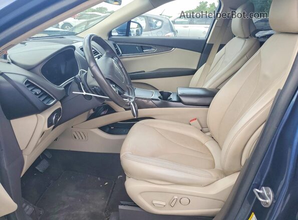2LMPJ8K97KBL19760 2019 LINCOLN NAUTILUS Blue Widok wnętrza z przodu