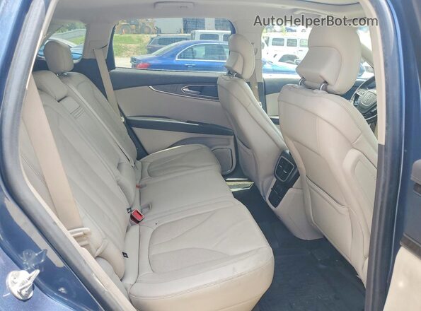 2LMPJ8K97KBL19760 2019 LINCOLN NAUTILUS Blue Widok wnętrza z tyłu