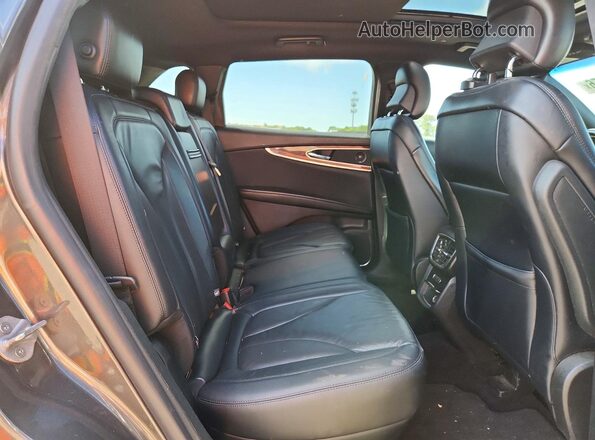 2LMPJ8K98KBL24188 2019 LINCOLN NAUTILUS Gray Rear interior view
