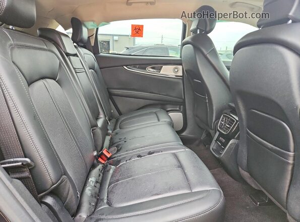 2LMPJ8KP5MBL02487 2021 LINCOLN NAUTILUS Black უკანა სალონის ხედი