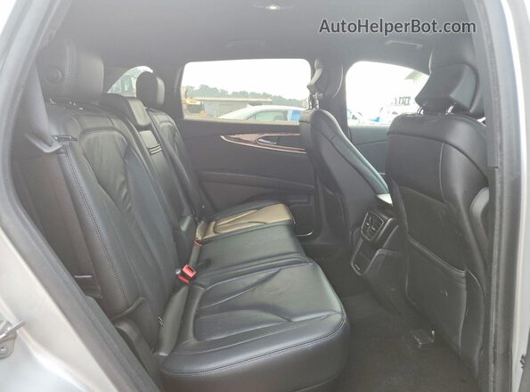 2LMPJ8KP9KBL46358 2019 LINCOLN NAUTILUS Silver Вид задньої частини салону