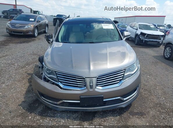 2LMPJ8KR7JBL38064 2018 LINCOLN MKX Gold Rear interior view