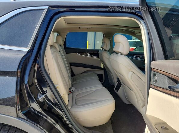 2LMPJ8L94KBL14854 2019 LINCOLN NAUTILUS Black Rear interior view