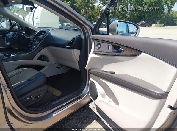 2LMPJ8L97KBL41577 2019 LINCOLN NAUTILUS Champagne Вид салона спереди
