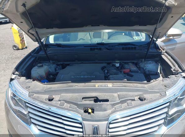 2LMPJ8LR0JBL48630 2018 LINCOLN MKX Gold Rear view