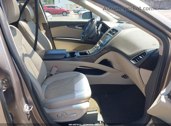 2LMPJ8LR0JBL48630 2018 LINCOLN MKX Gold Front interior view