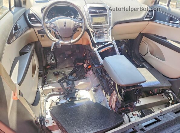 2LMPJ8LR1JBL40116 2018 LINCOLN MKX Beige Dashboard view