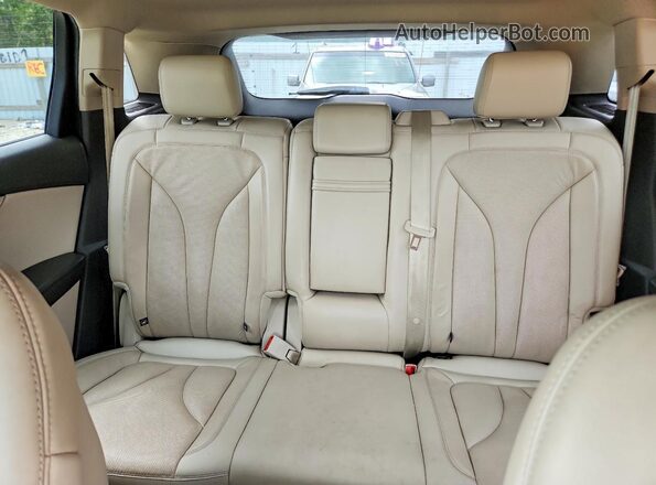2LMPJ8LR3JBL40179 2018 LINCOLN MKX Cream Widok tylnych siedzeń