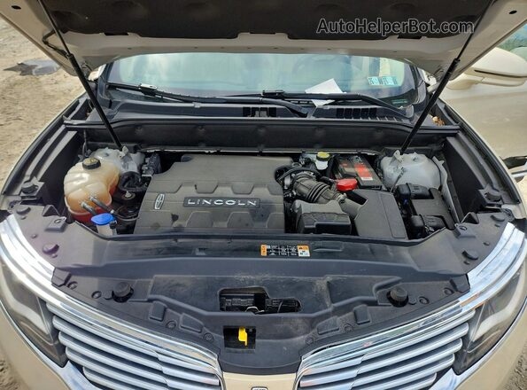 2LMPJ8LR3JBL40179 2018 LINCOLN MKX Cream Widok komory silnika