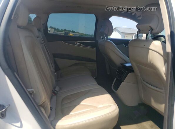 2LMPJ8LR8HBL44030 2017 LINCOLN MKX White უკანა სალონის ხედი
