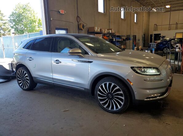 2LMPJ9JP9MBL06078 2021 LINCOLN NAUTILUS Silver Przód prawy