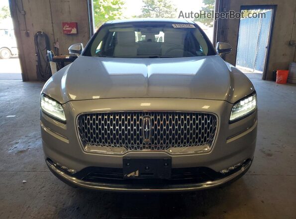 2LMPJ9JP9MBL06078 2021 LINCOLN NAUTILUS Silver Widok z przodu