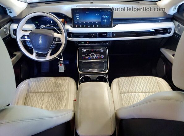 2LMPJ9JP9MBL06078 2021 LINCOLN NAUTILUS Silver Widok deski rozdzielczej