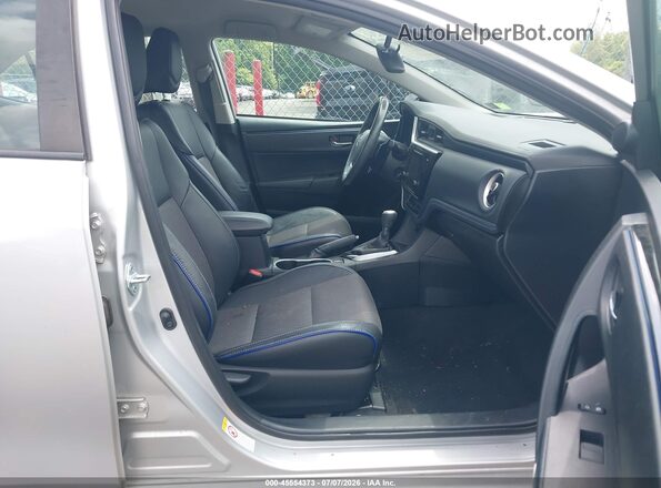 2T1BURHE0HC810568 2017 TOYOTA COROLLA Серебряный Вид салона спереди