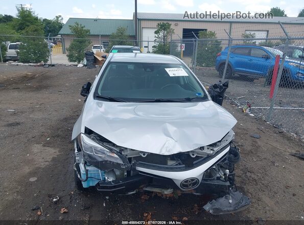 2T1BURHE0HC810568 2017 TOYOTA COROLLA Серебряный Вид задней части салона