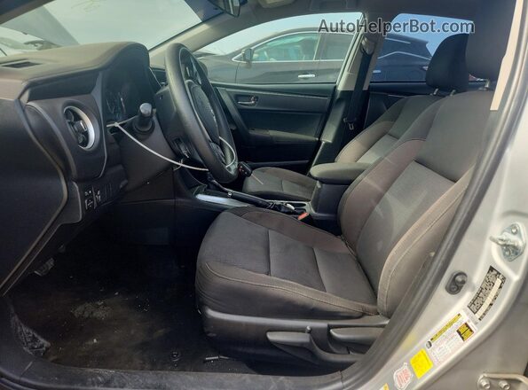 2T1BURHE0HC885531 2017 TOYOTA COROLLA Silver Front interior view
