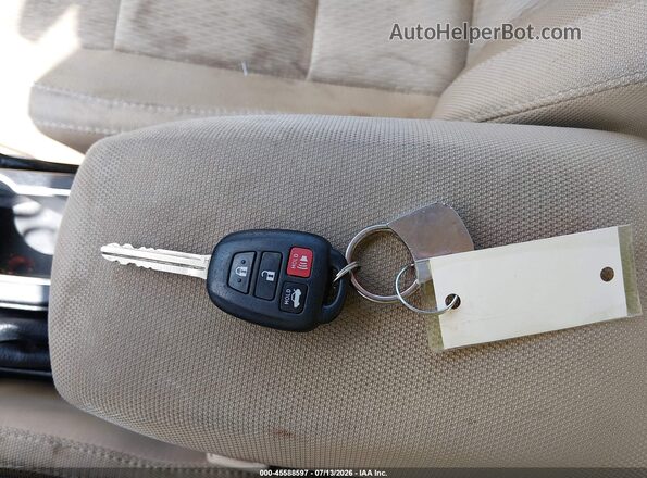 2T1BURHE0HC911030 2017 TOYOTA COROLLA Red Widok deski rozdzielczej