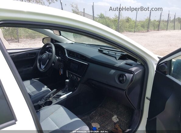 2T1BURHE0JC030365 2018 TOYOTA COROLLA Белый Вид салона спереди