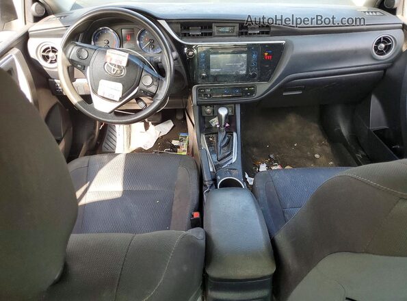 2T1BURHE0JC037963 2018 TOYOTA COROLLA Silver Widok deski rozdzielczej