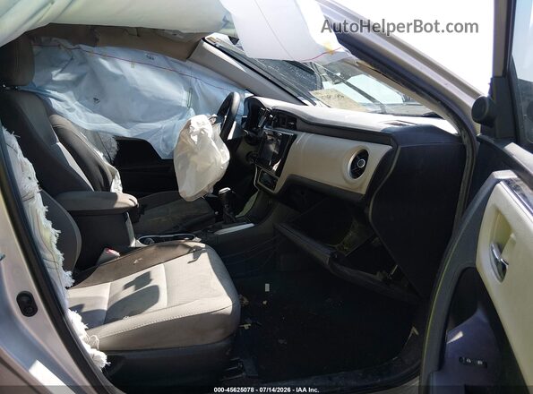 2T1BURHE0JC058540 2018 TOYOTA COROLLA Silver Front interior view