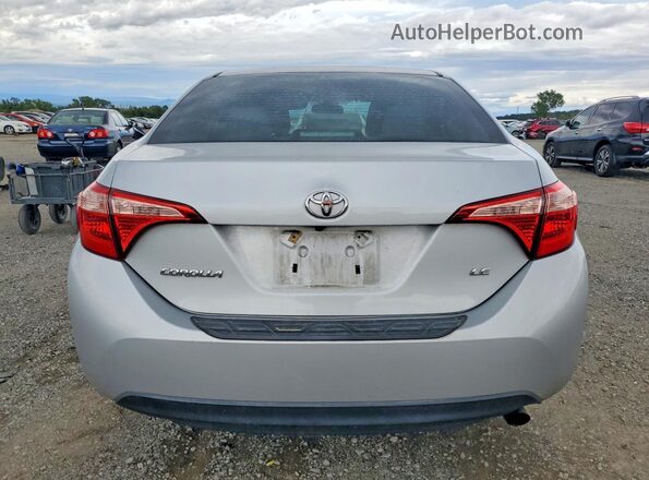 2T1BURHE0JC076200 2018 TOYOTA COROLLA Silver Rear view