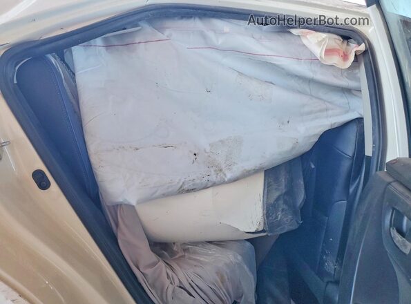 2T1BURHE0JC982296 2018 TOYOTA COROLLA White Vista de los asientos traseros