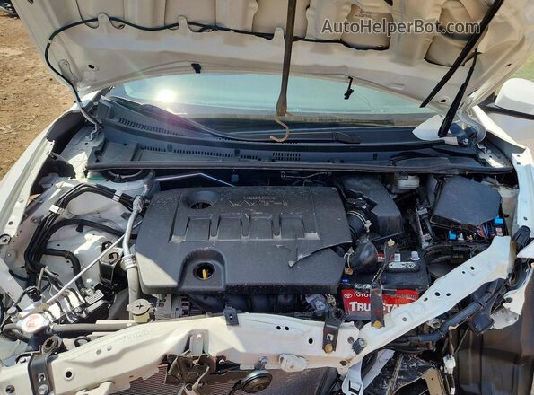 2T1BURHE1JC000842 2018 TOYOTA COROLLA White Widok wnętrza z tyłu