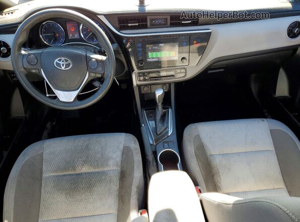 2T1BURHE1JC018063 2018 TOYOTA COROLLA Красный Вид панели приборов