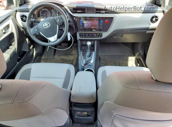 2T1BURHE1JC065576 2018 TOYOTA COROLLA Red Вид панелі приладів
