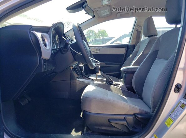 2T1BURHE1JC965913 2018 TOYOTA COROLLA Silver Front interior view