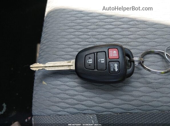 2T1BURHE2HC769358 2017 TOYOTA COROLLA Серый Вид панели приборов