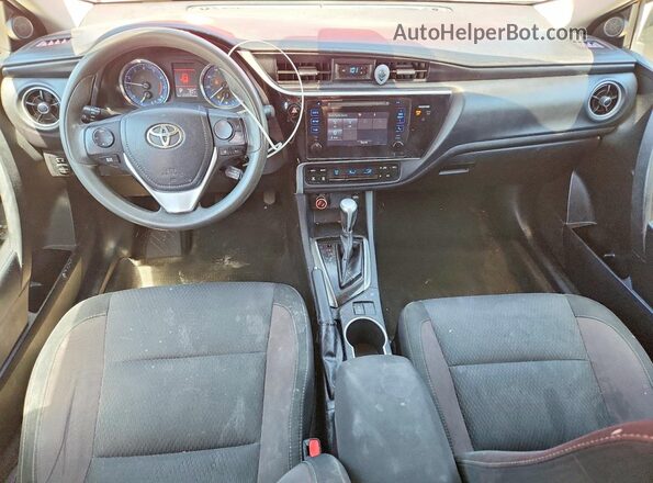2T1BURHE2HC790856 2017 TOYOTA COROLLA Red Vista del salpicadero