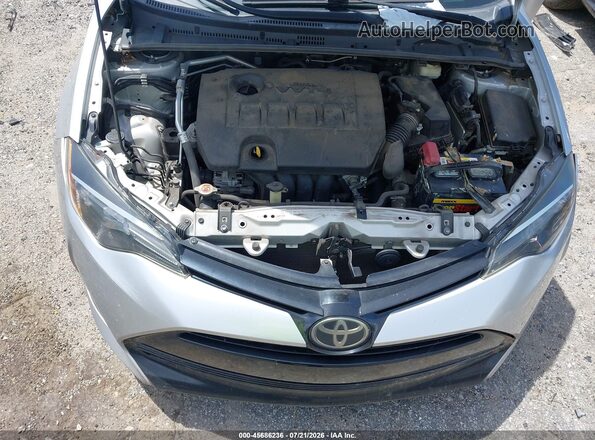 2T1BURHE2HC826786 2017 TOYOTA COROLLA Серебряный Вид сзади
