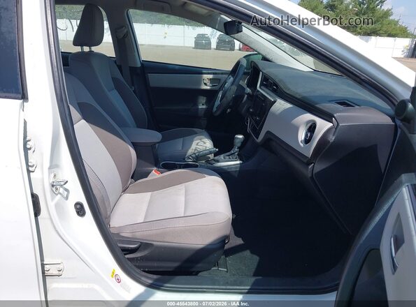 2T1BURHE2JC077199 2018 TOYOTA COROLLA White Widok wnętrza z przodu