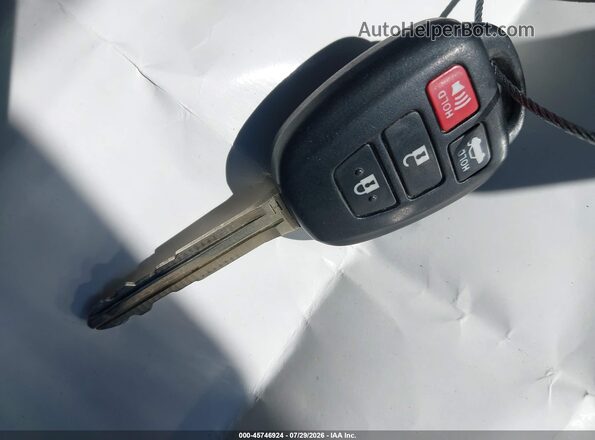 2T1BURHE2KC134910 2019 TOYOTA COROLLA Красный Вид панели приборов