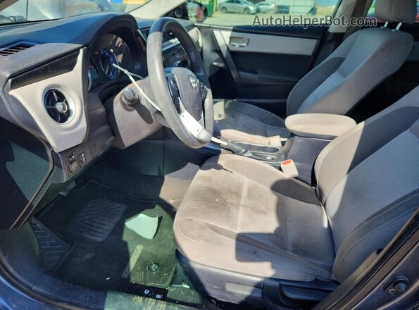 2T1BURHE3HC831866 2017 TOYOTA COROLLA Charcoal Вид салону спереду