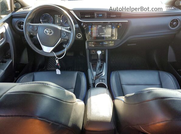 2T1BURHE3HC884972 2017 TOYOTA COROLLA Серый Вид панели приборов