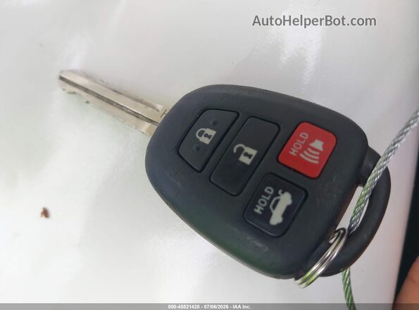 2T1BURHE3HC929814 2017 TOYOTA COROLLA Белый Вид панели приборов