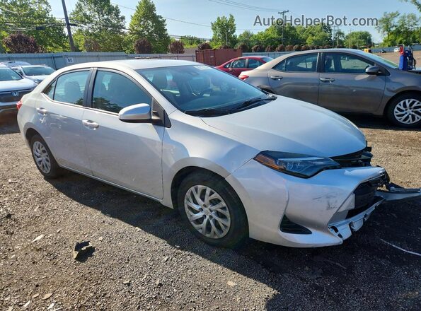 2T1BURHE3JC086798 2018 TOYOTA COROLLA Silver Delantero derecho