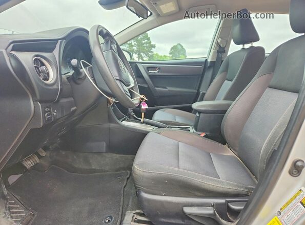 2T1BURHE3KC140943 2019 TOYOTA COROLLA Silver Front interior view