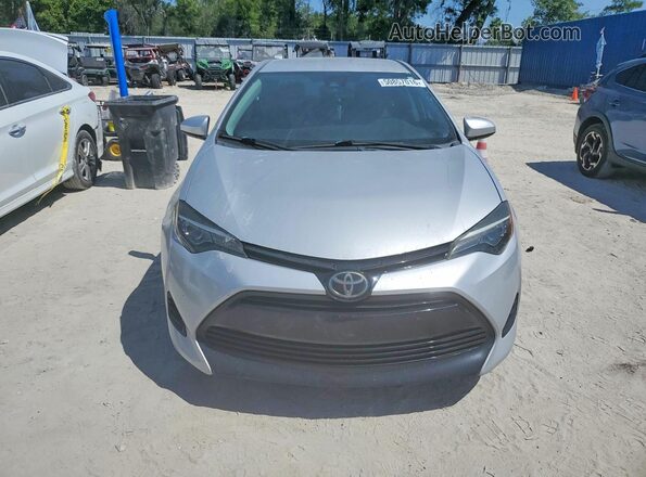 2T1BURHE4JC000737 2018 TOYOTA COROLLA Silver Widok z przodu