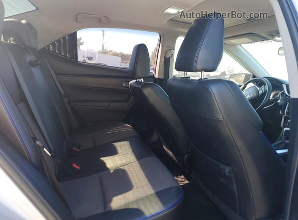 2T1BURHE4JC008028 2018 TOYOTA COROLLA Silver Հետևի նստատեղերի տեսք