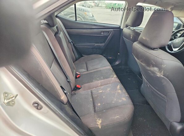 2T1BURHE4JC029042 2018 TOYOTA COROLLA Silver Հետևի նստատեղերի տեսք