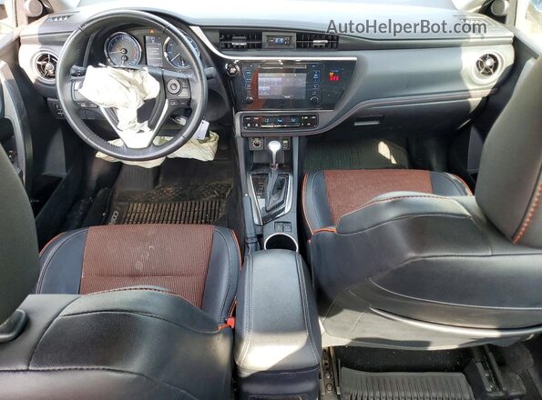 2T1BURHE4JC047167 2018 TOYOTA COROLLA Черный Вид панели приборов